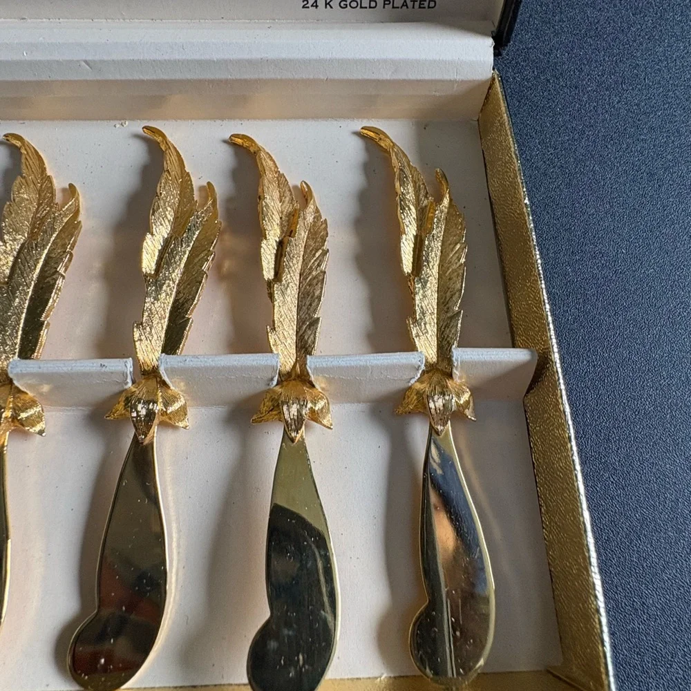 Vintage Janis Collection set of 6 feather-shaped spreaders plated in 24k gold.